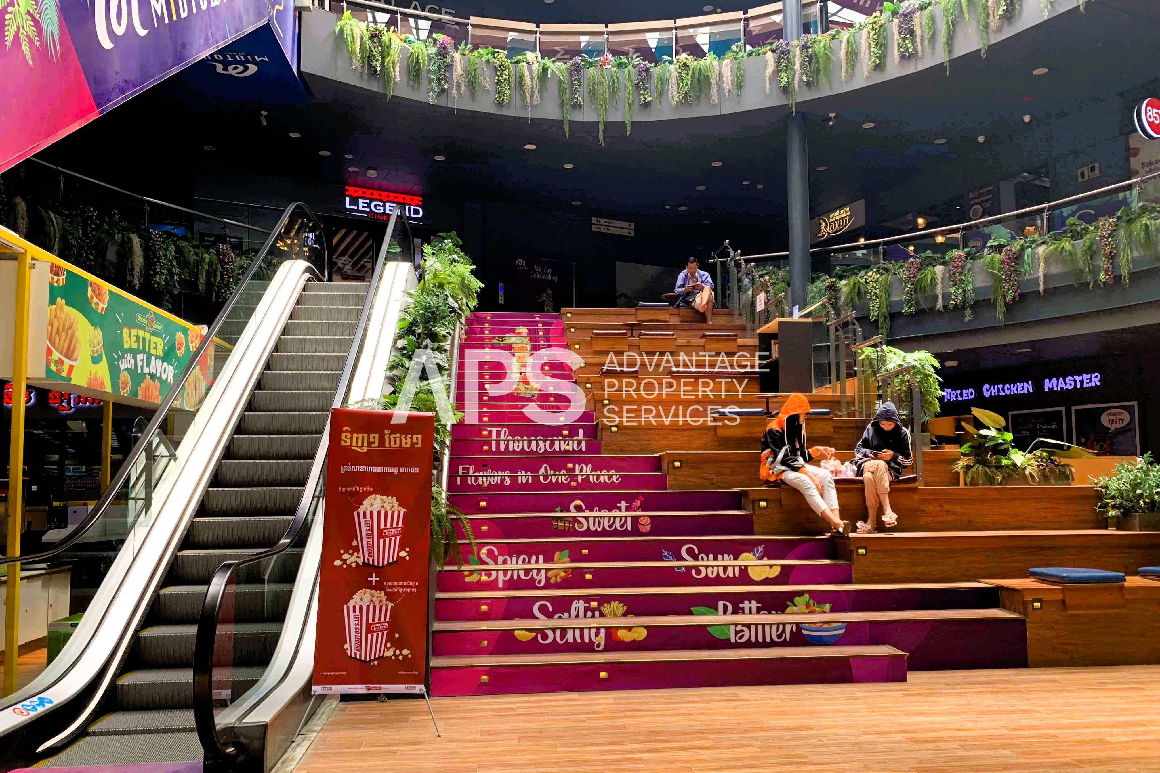 Midtown Mall, Modern Retail Space at the Center of St. 2004