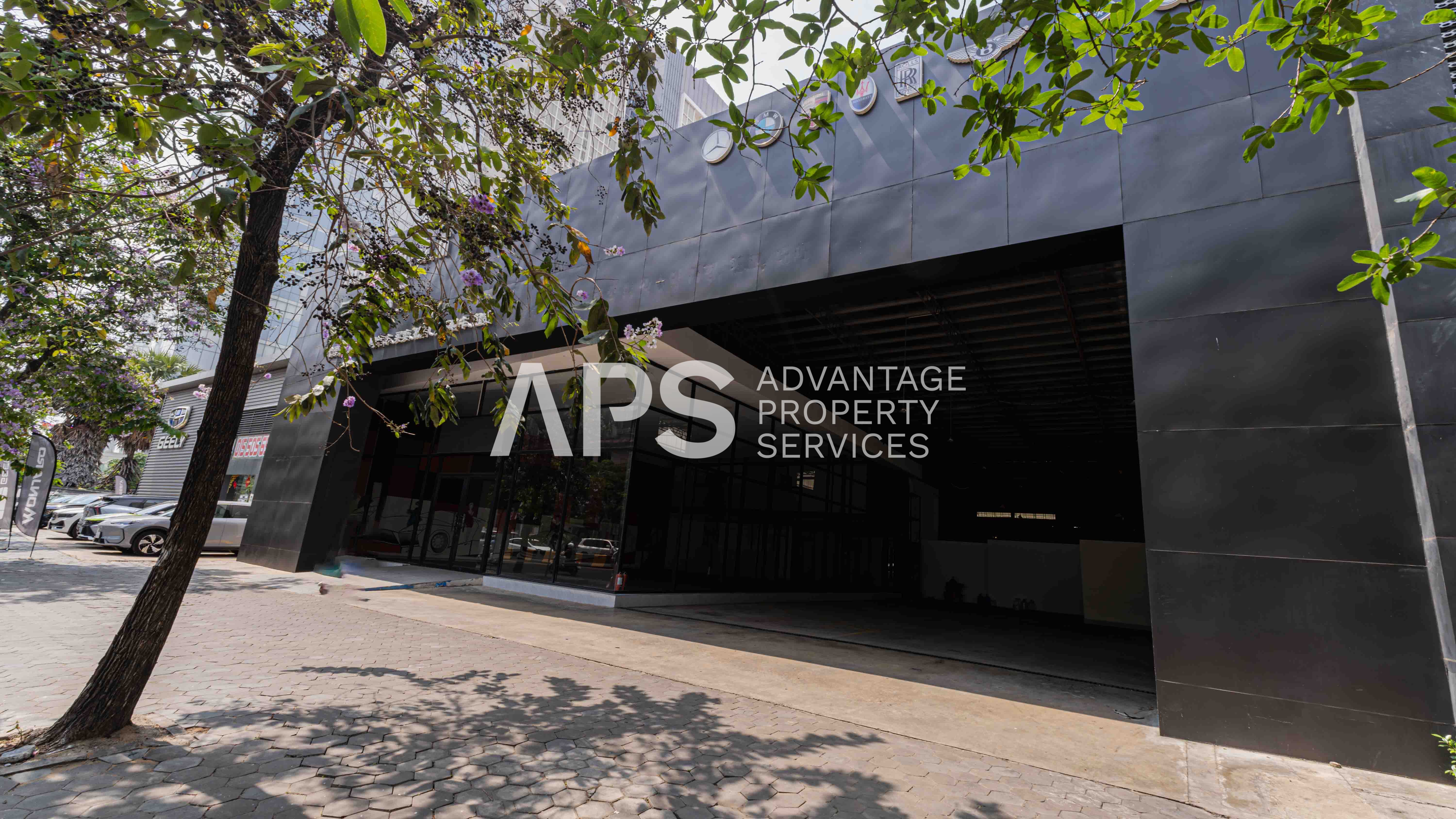 505 sqm Garage Showroom for Lease – Russian Blvd
