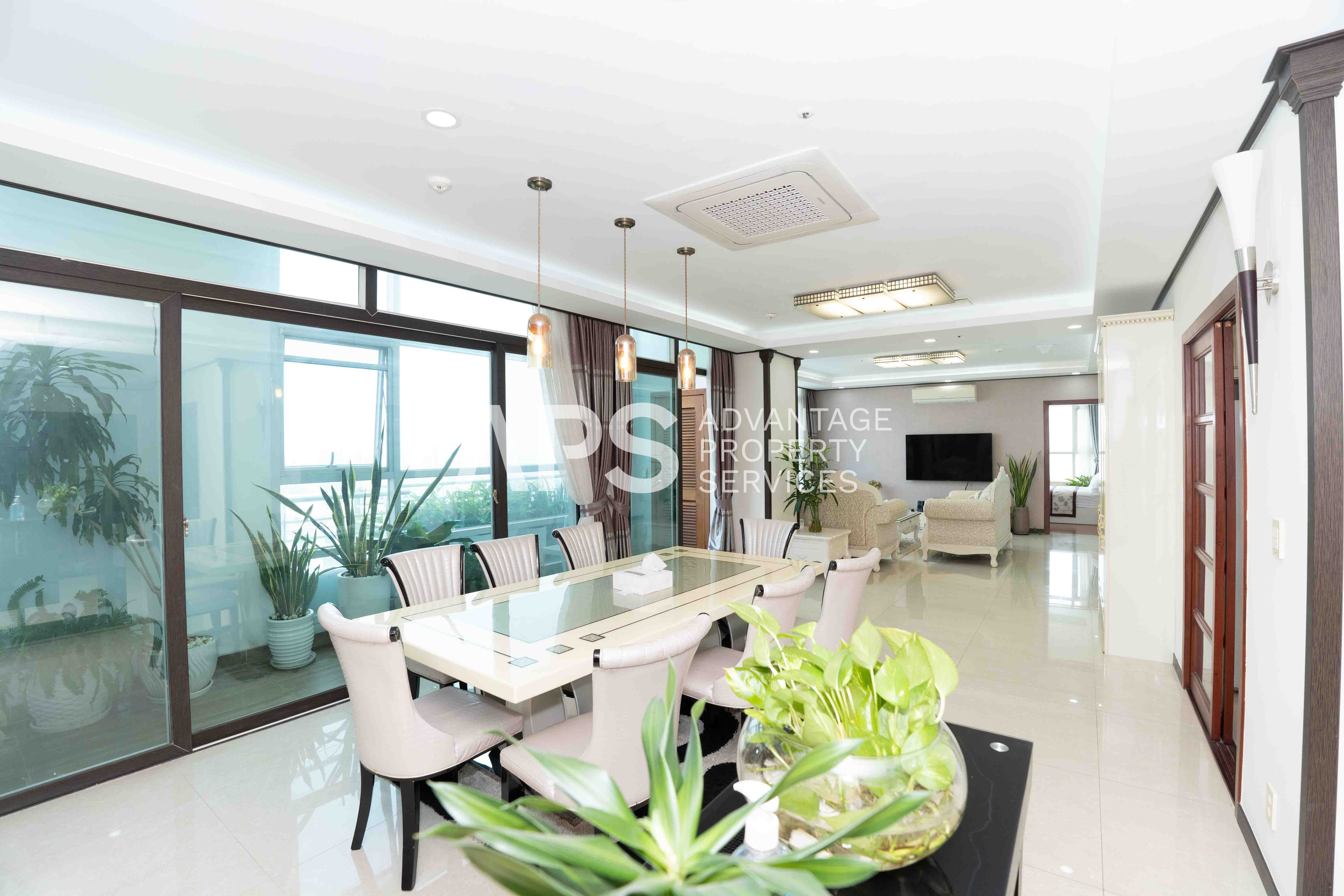 Penthouse 4 Bedroom Condo For Rent – De Castle Royal | BKK1 | Phnom Penh